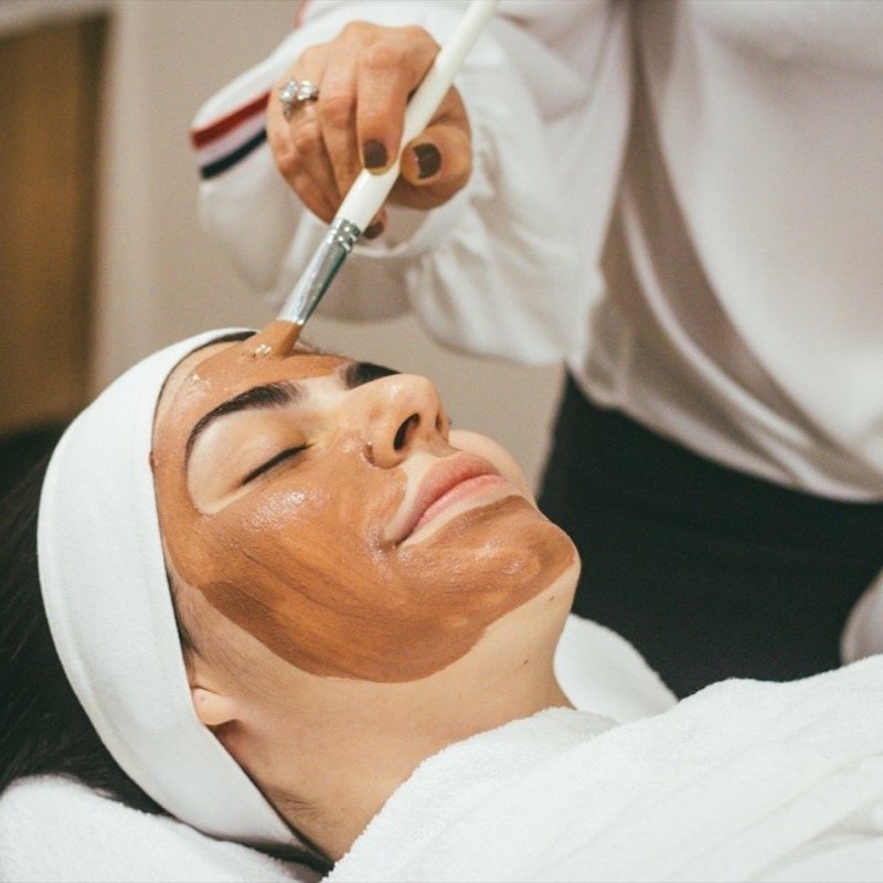 Luxea Beauty'de cilt bakımı uygulaması
